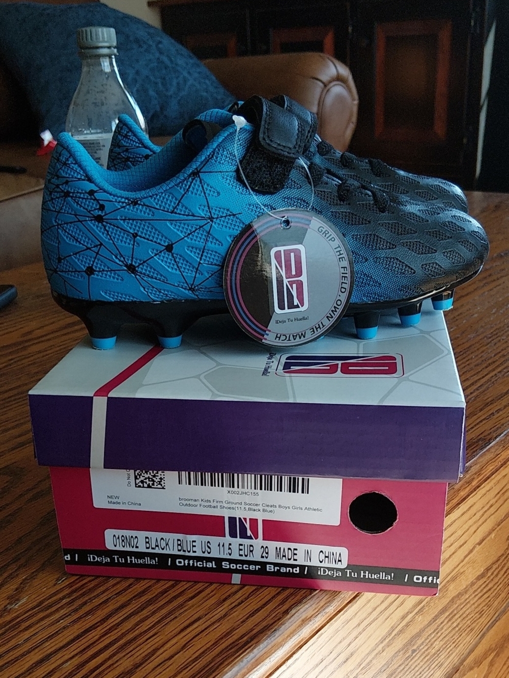 Brooman junior jolt soccer cleats. sz 11.5